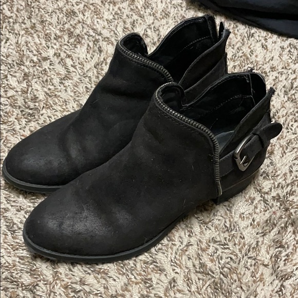 Women’s black booties - Picture 2 of 2